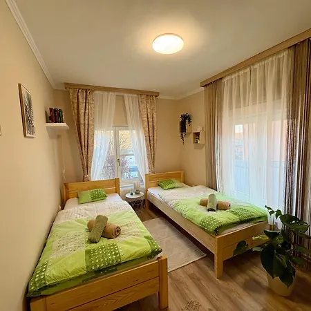 Apartman Igali Varázs 150 Méter A Fürdőtől *