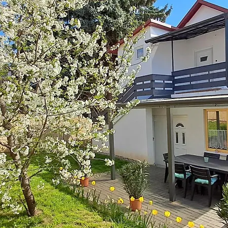 Apartment Igali Varazs 150 Meter A Fuerdotol Igal