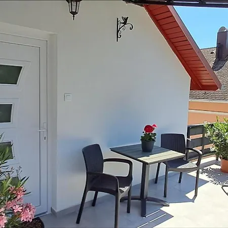 Igali Varazs 150 Meter A Fuerdotol Apartment Igal