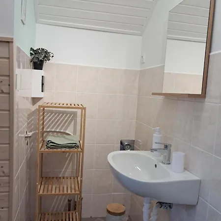 Appartement Igali Varazs 150 Meter A Fuerdotol