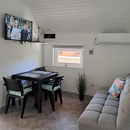 Appartement Igali Varazs 150 Meter A Fuerdotol